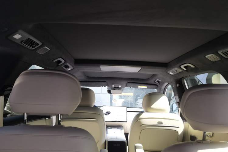 Used ONVO Luxeed L90 2025 Model—Ultra Six-Seater Version Headliner