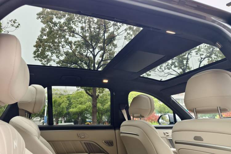 Used ONVO Luxeed L90 2025 Model—Max Six-Seater Version Headliner