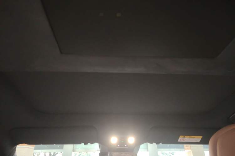 Used ONVO Luxeed L90 2025 Model—Ultra Six-Seater Version Headliner