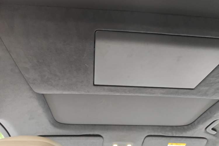 Used ONVO Luxeed L90 2025 Model—Max Six-Seater Version Headliner