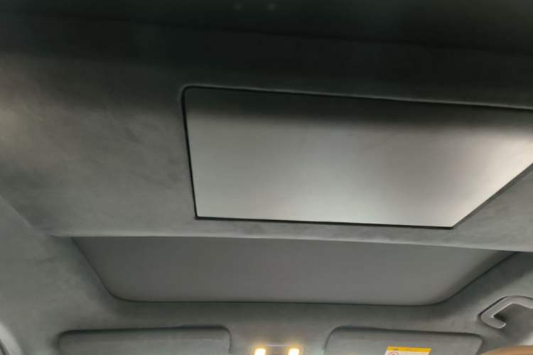 Used ONVO Luxeed L90 2025 Model—Ultra Six-Seater Version Headliner