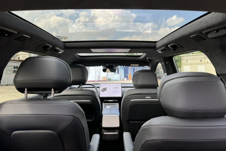 Used ONVO Luxeed L90 2025 Model—Max Six-Seater Version Headliner