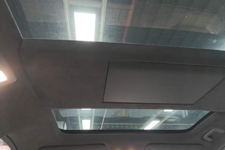 Used ONVO Luxeed L90 2025 Model—Max Six-Seater Version Headliner
