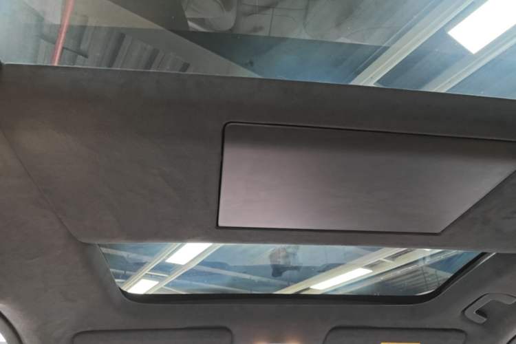 Used ONVO Luxeed L90 2025 Model—Max Six-Seater Version Headliner