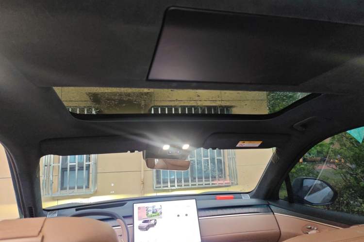 Used ONVO Luxeed L90 2025 Model—Max Six-Seater Version Headliner