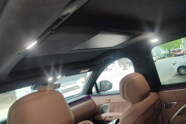 Used ONVO Luxeed L90 2025 Model—Max Six-Seater Version Headliner