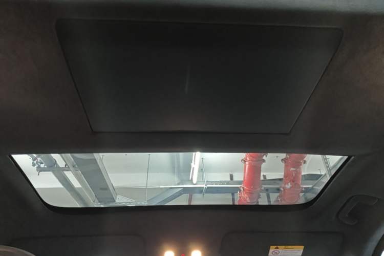 Used ONVO Luxeed L90 2025 Model—Max Six-Seater Version Headliner