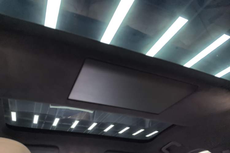 Used ONVO Luxeed L90 2025 Model—Max Six-Seater Version Headliner