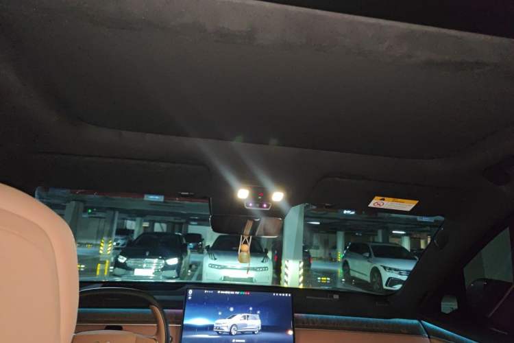 Used ONVO Luxeed L90 2025 Model—Max Six-Seater Version Headliner