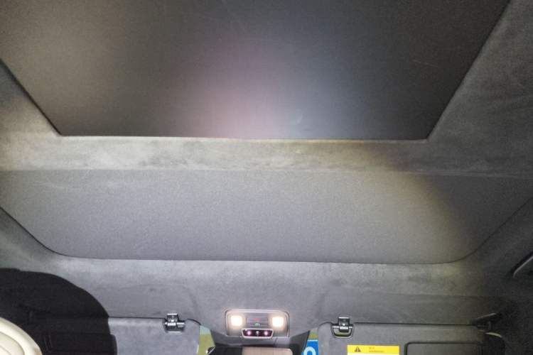 Used ONVO Luxeed L90 2025 Model—Max Six-Seater Version Headliner