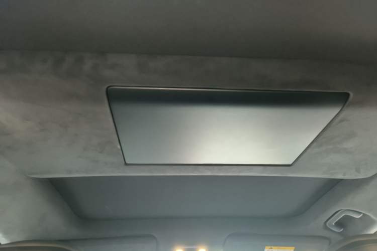 Used ONVO Luxeed L90 2025 Model—Max Six-Seater Version Headliner