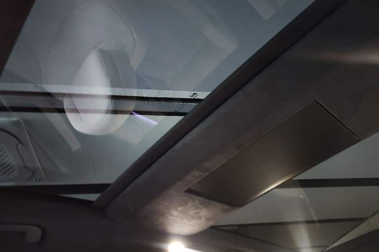 Used ONVO Luxeed L90 2025 Model—Ultra Six-Seater Version Headliner