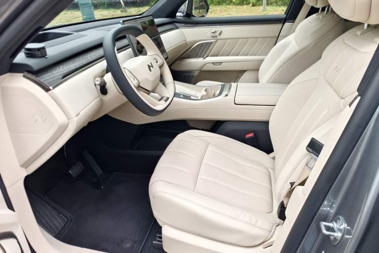 Used ONVO Luxeed L90 2025 Model—Max Six-Seater Version Interior 1