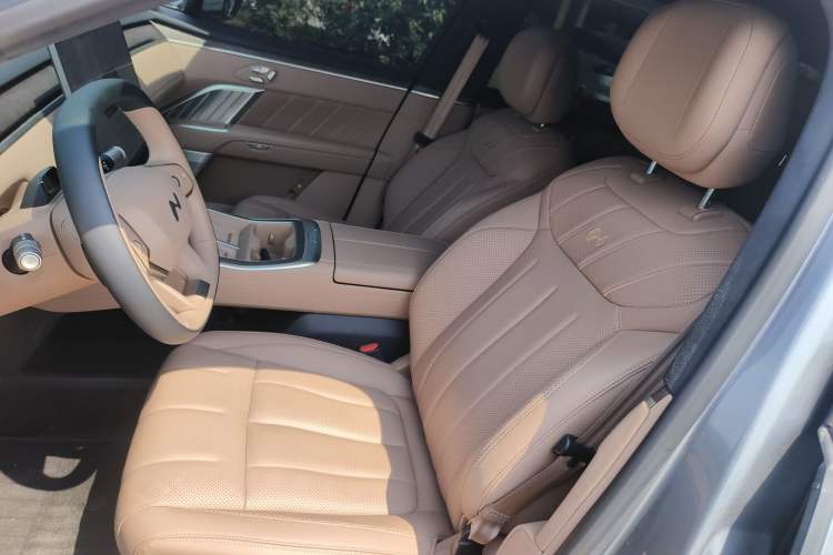 Used ONVO Luxeed L90 2025 Model—Max Six-Seater Version Interior 2