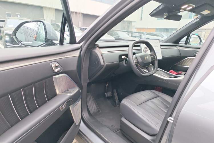 Used ONVO Luxeed L90 2025 Model—Max Six-Seater Version Interior 3