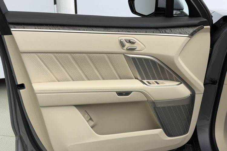 Used ONVO Luxeed L90 2025 Model—Ultra Six-Seater Version Interior 3