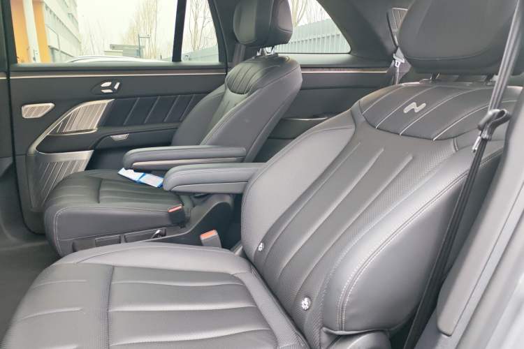 Used ONVO Luxeed L90 2025 Model—Max Six-Seater Version Interior 4
