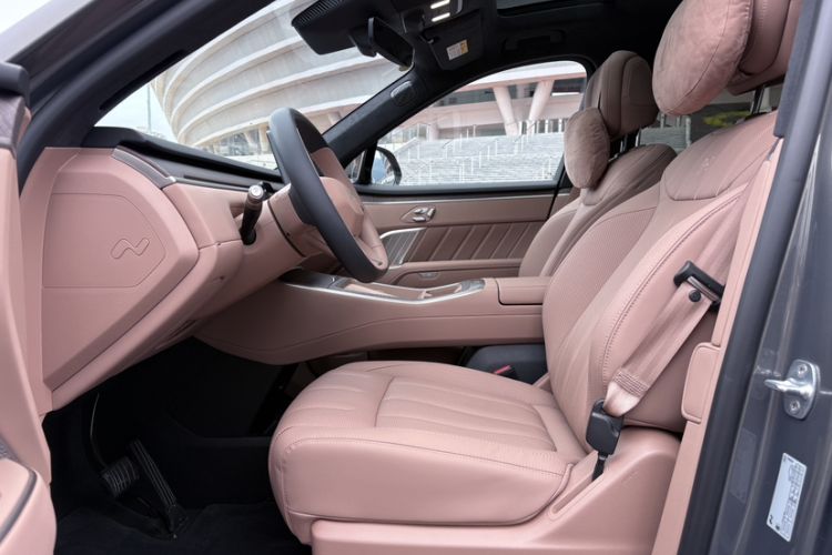 Used ONVO Luxeed L90 2025 Model—Ultra Six-Seater Version Interior 5