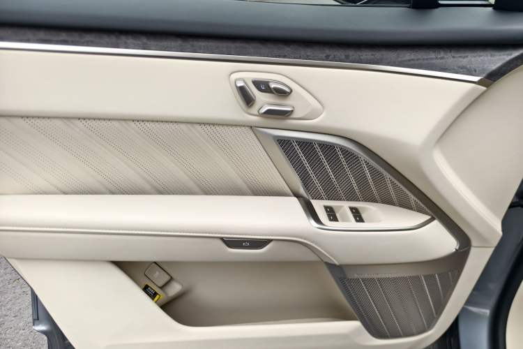 Used ONVO Luxeed L90 2025 Model—Max Six-Seater Version Interior 7