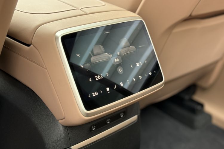 Used ONVO Luxeed L90 2025 Model—Ultra Six-Seater Version Interior 9