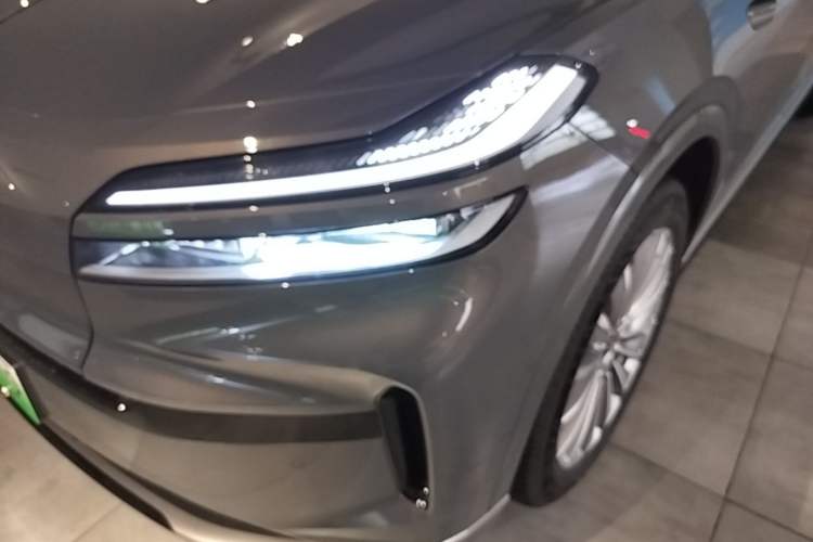 Used ONVO Luxeed L90 2025 Model—Max Six-Seater Version Left Front Headlight