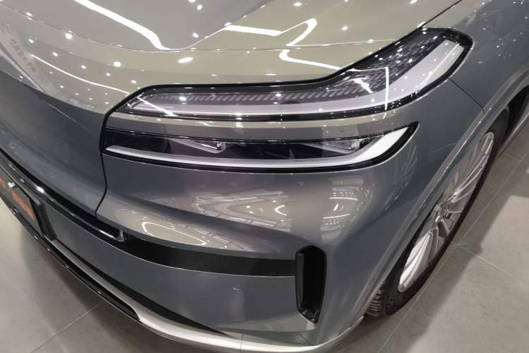 Used ONVO Luxeed L90 2025 Model—Ultra Six-Seater Version Left Front Headlight