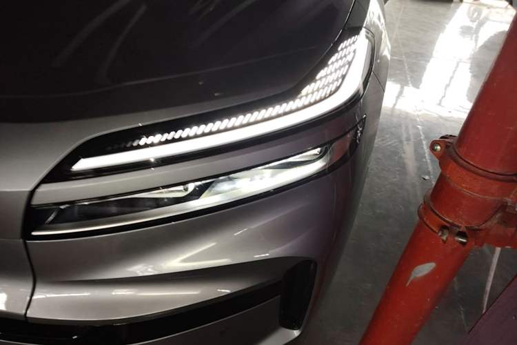 Used ONVO Luxeed L90 2025 Model—Max Six-Seater Version Left Front Headlight