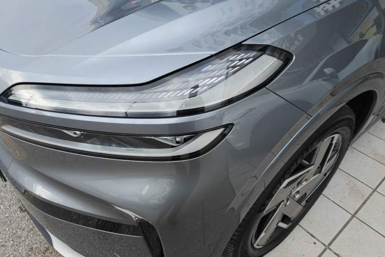 Used ONVO Luxeed L90 2025 Model—Max Six-Seater Version Left Front Headlight