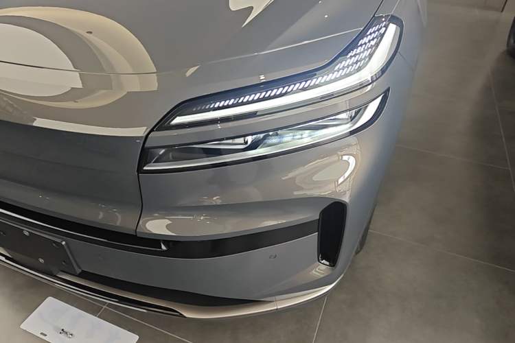 Used ONVO Luxeed L90 2025 Model—Ultra Seven-Seater Version Left Front Headlight