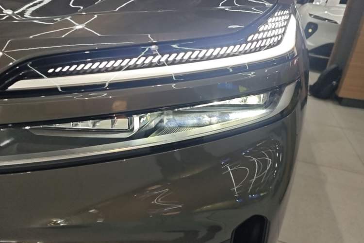Used ONVO Luxeed L90 2025 Model—Ultra Six-Seater Version Left Front Headlight
