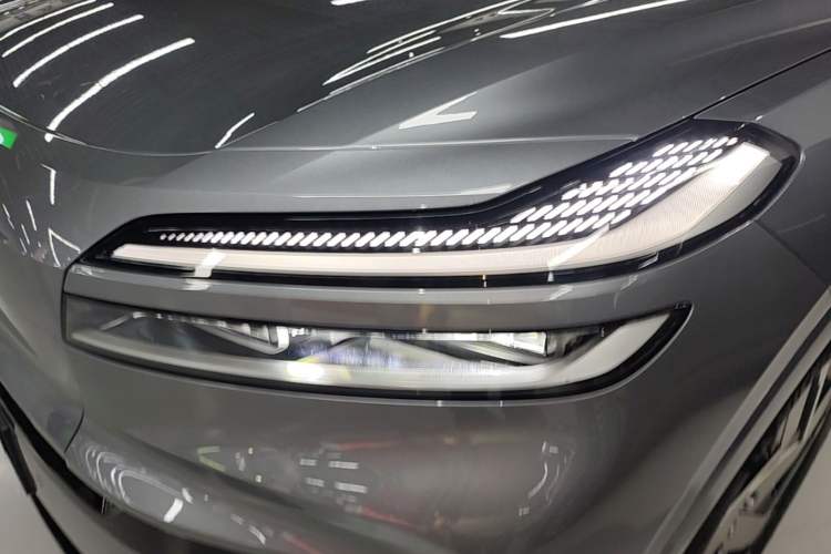 Used ONVO Luxeed L90 2025 Model—Ultra Six-Seater Version Left Front Headlight