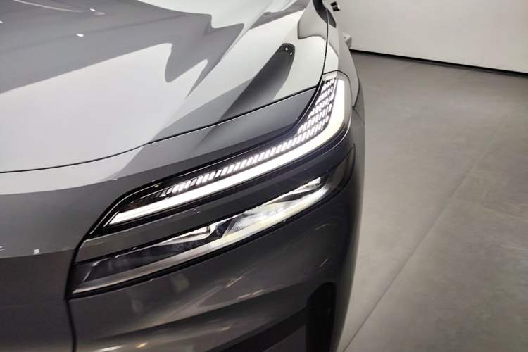 Used ONVO Luxeed L90 2025 Model—Ultra Six-Seater Version Left Front Headlight