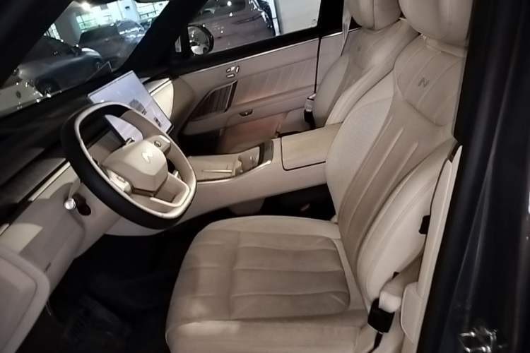 Used ONVO Luxeed L90 2025 Model—Max Six-Seater Version Left Front Seat