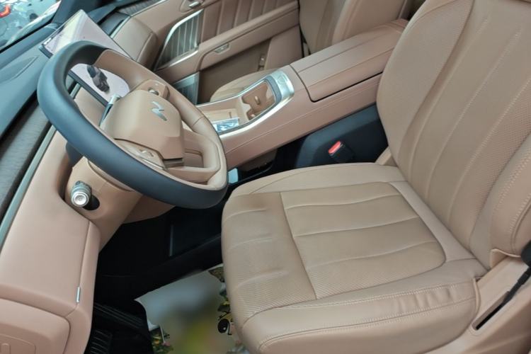 Used ONVO Luxeed L90 2025 Model—Max Six-Seater Version Left Front Seat
