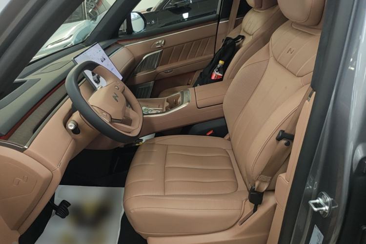 Used ONVO Luxeed L90 2025 Model—Max Six-Seater Version Left Front Seat