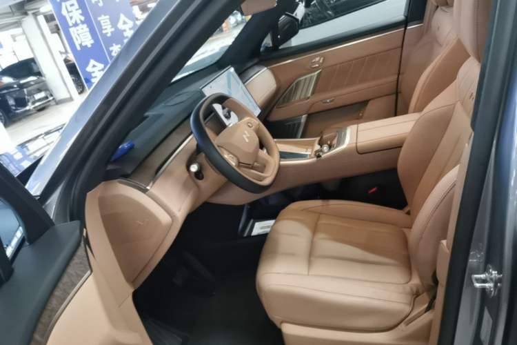 Used ONVO Luxeed L90 2025 Model—Max Six-Seater Version Left Front Seat