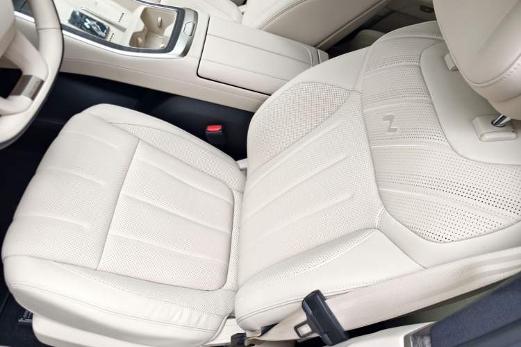 Used ONVO Luxeed L90 2025 Model—Max Six-Seater Version Left Front Seat