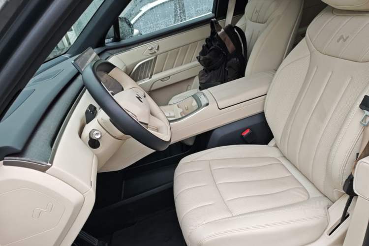 Used ONVO Luxeed L90 2025 Model—Ultra Six-Seater Version Left Front Seat