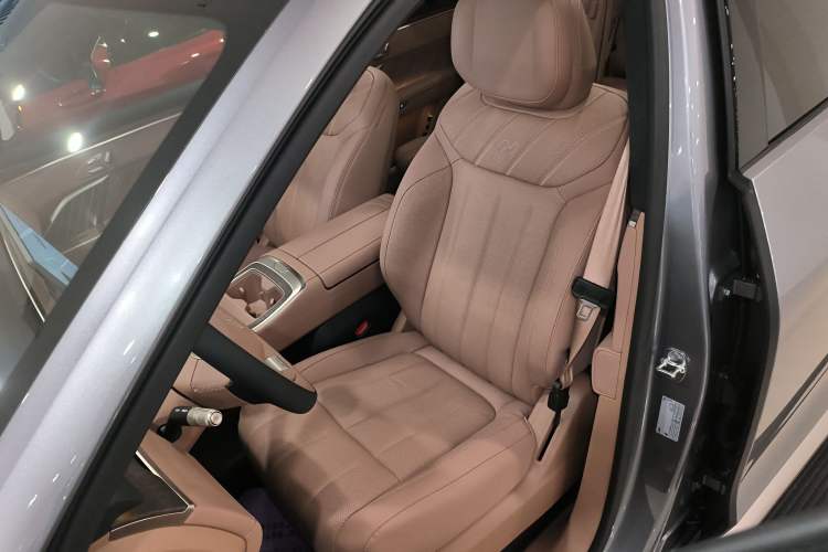 Used ONVO Luxeed L90 2025 Model—Max Six-Seater Version Left Front Seat