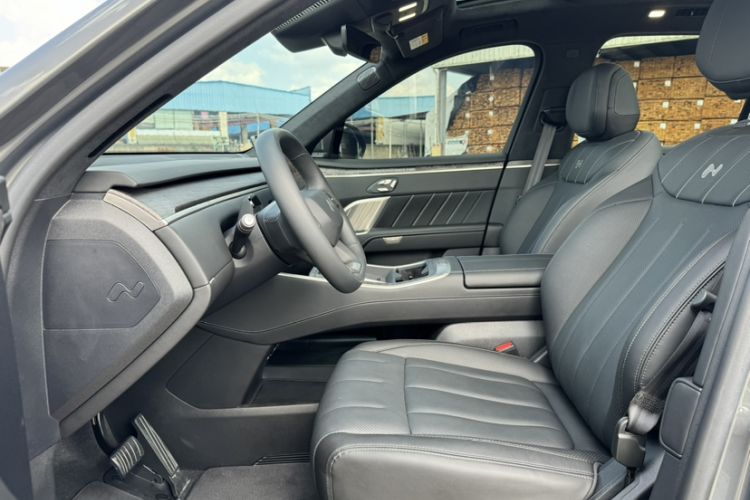 Used ONVO Luxeed L90 2025 Model—Max Six-Seater Version Left Front Seat