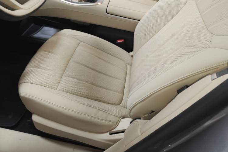 Used ONVO Luxeed L90 2025 Model—Max Six-Seater Version Left Front Seat