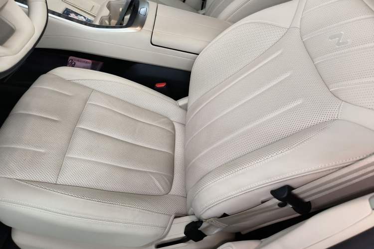 Used ONVO Luxeed L90 2025 Model—Max Six-Seater Version Left Front Seat