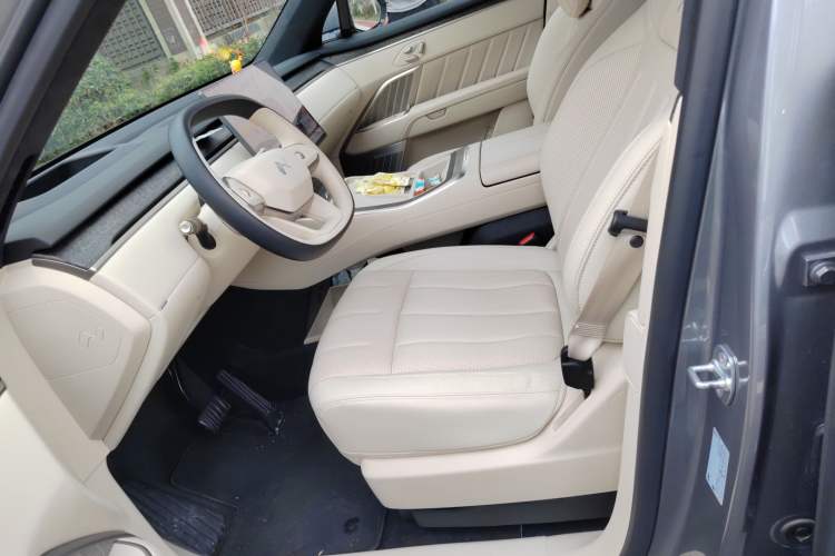Used ONVO Luxeed L90 2025 Model—Ultra Six-Seater Version Left Front Seat