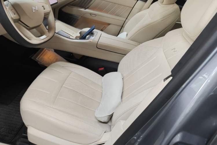 Used ONVO Luxeed L90 2025 Model—Max Six-Seater Version Left Front Seat