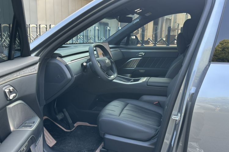 Used ONVO Luxeed L90 2025 Model—Max Six-Seater Version Left Front Seat