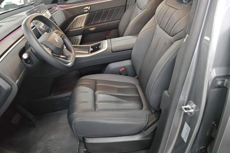 Used ONVO Luxeed L90 2025 Model—Max Six-Seater Version Left Front Seat