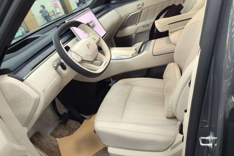 Used ONVO Luxeed L90 2025 Model—Max Six-Seater Version Left Front Seat