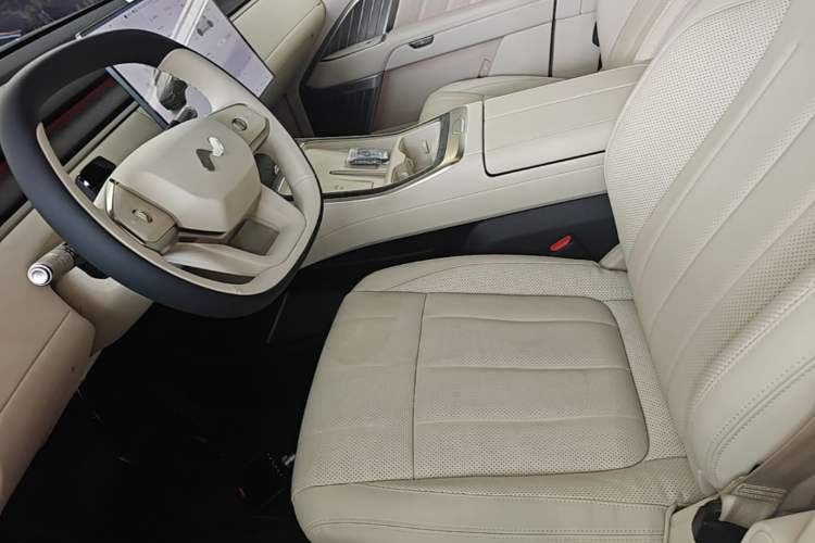 Used ONVO Luxeed L90 2025 Model—Ultra Seven-Seater Version Left Front Seat