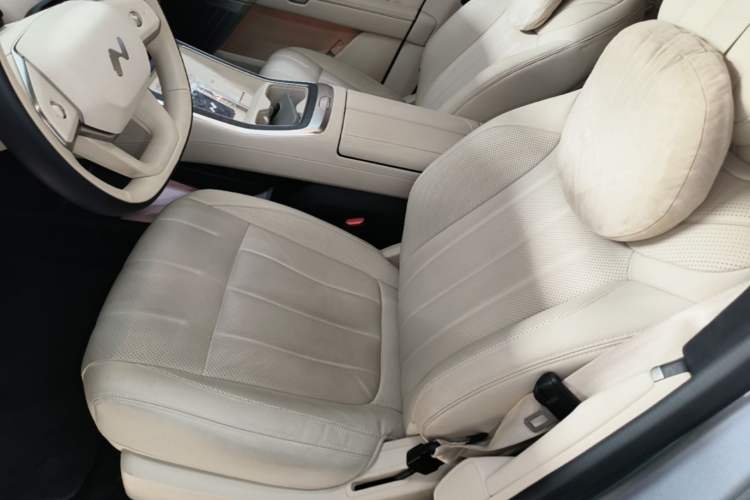Used ONVO Luxeed L90 2025 Model—Ultra Six-Seater Version Left Front Seat