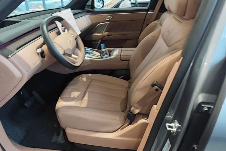 Used ONVO Luxeed L90 2025 Model—Pro Seven-Seater Version Left Front Seat